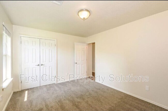 Building Photo - 12516 Park Ave