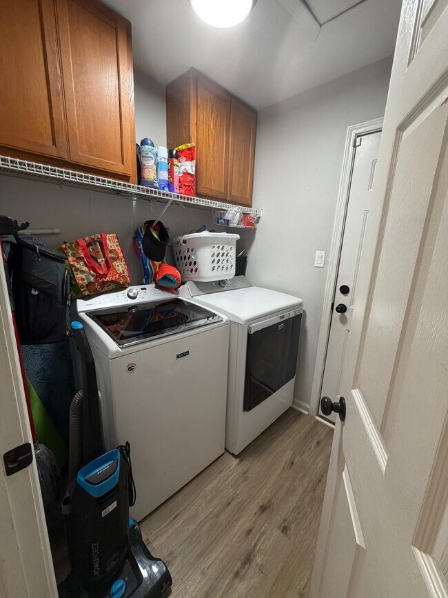 Building Photo - 4540 Eltham Park