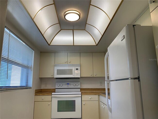 Building Photo - 3038 Eastland Blvd