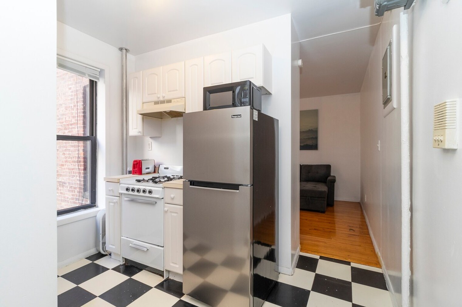 Building Photo - 163 E 94th St