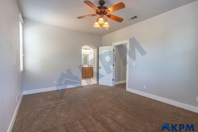 Building Photo - Updated 2-Story, 3 Bedroom 2.5 Bath Single...
