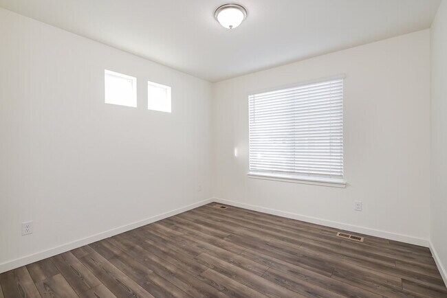 Building Photo - 4664 N Tower Dr