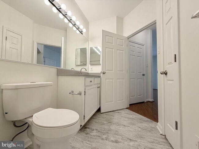 Building Photo - 4138 Fountainside Ln