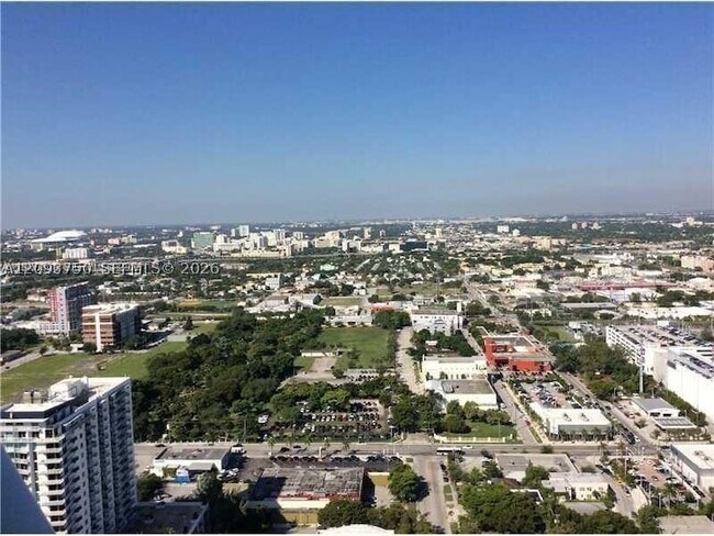 Building Photo - 1900 N Bayshore Dr