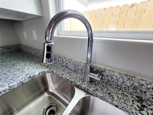 Building Photo - 13 13th St