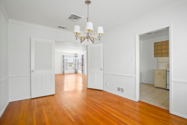 Dining room - 8214 De Longpre Ave