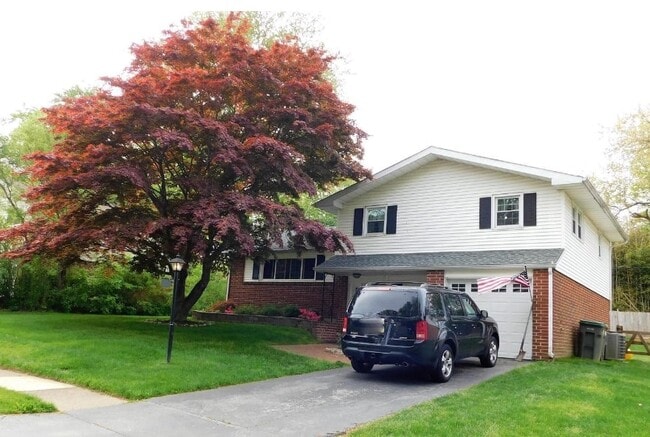 Building Photo - 2208 Jamaica Dr