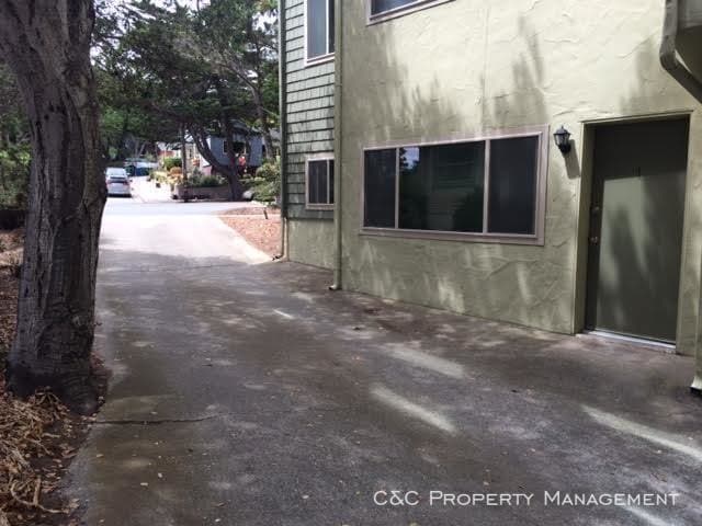 Building Photo - Large Remodeled Pacific Grove Apt