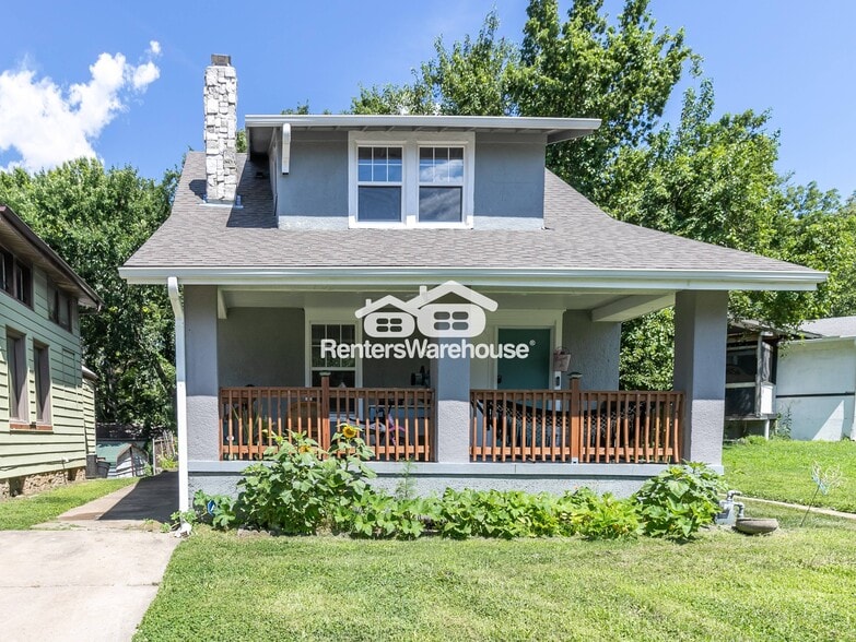 Primary Photo - 2923 Parkwood Blvd