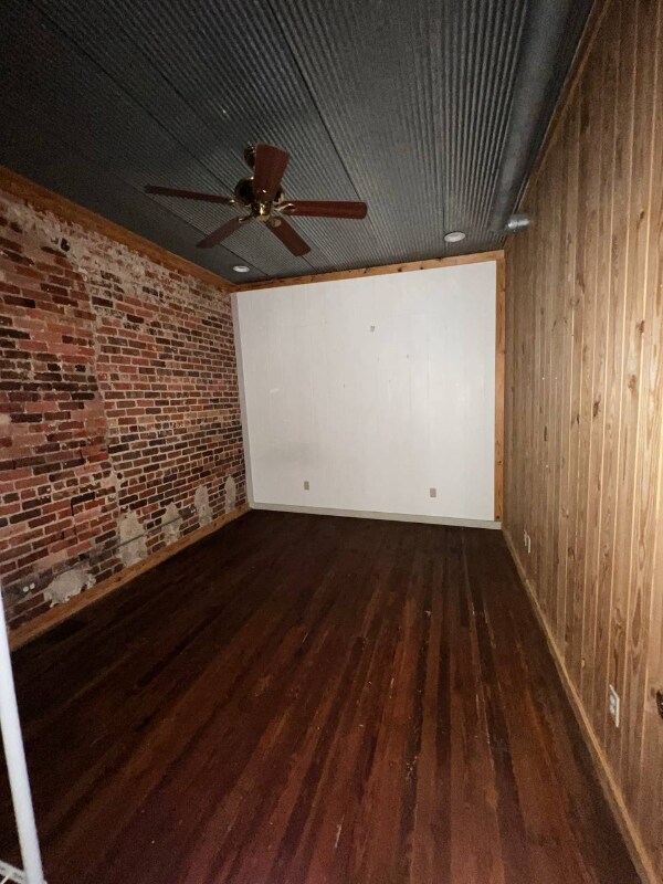 Building Photo - 1043 S Pine St