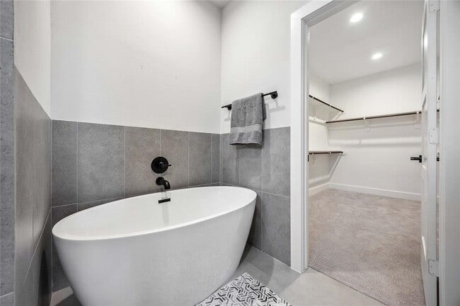 Building Photo - 309 Charlock St