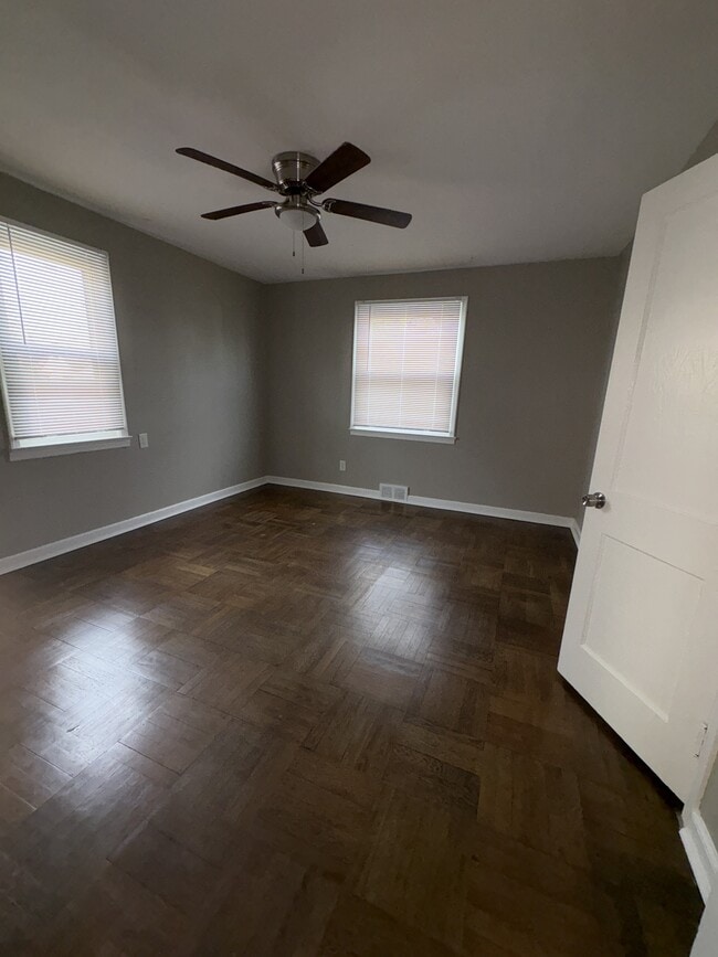 Building Photo - 228 Phillips Ave