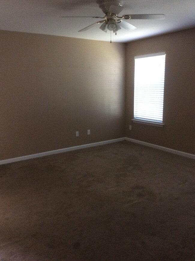 Building Photo - 3 Br House for Rent with Carport and Shed