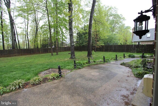 Building Photo - 10208 Sorrel Ave