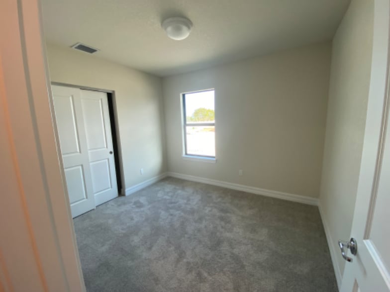 Building Photo - 2931 Hibiscus Ave