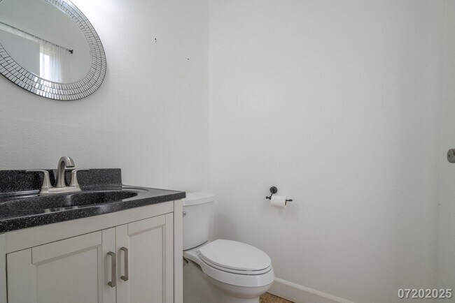 Building Photo - 2bd / 1.5ba / 2 parking Condo in Mililani ...