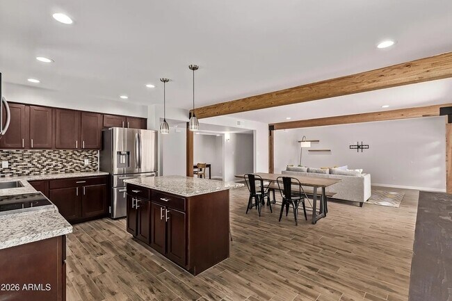 Building Photo - 3710 E Altadena Ave