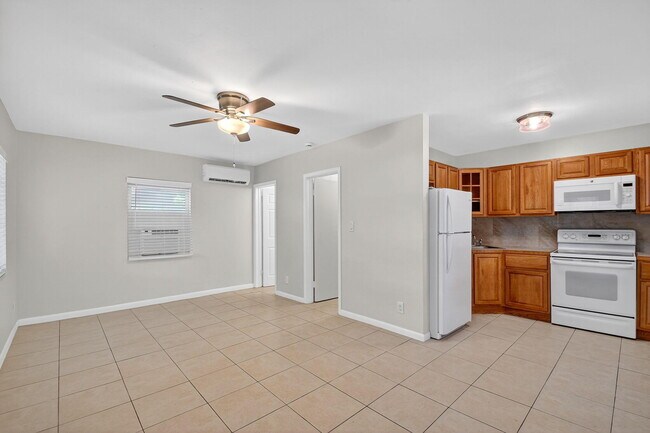 Building Photo - 5009 Spruce Ave