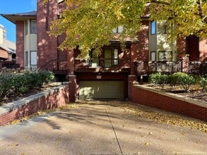 Building Photo - Beautiful 3 bedroom condo in CWE