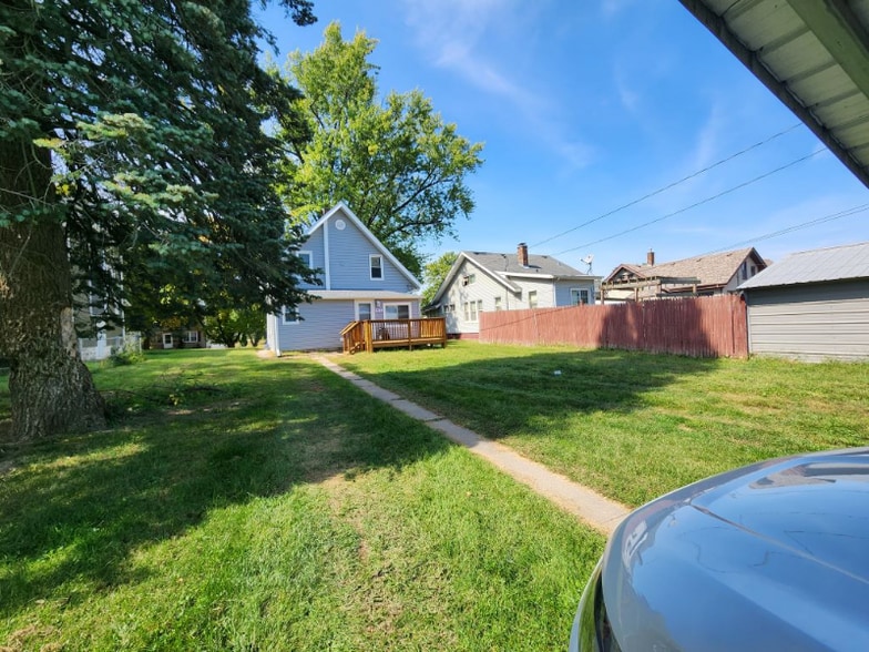 Building Photo - 432 48th St