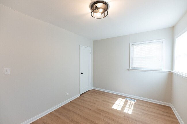 Building Photo - Updated 3 Bed 2 Bath Home in Greensboro