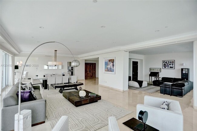 Building Photo - 10101 Collins Ave