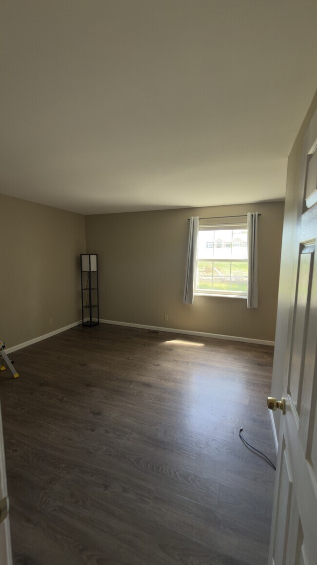 Building Photo - 40 S Hillview Dr
