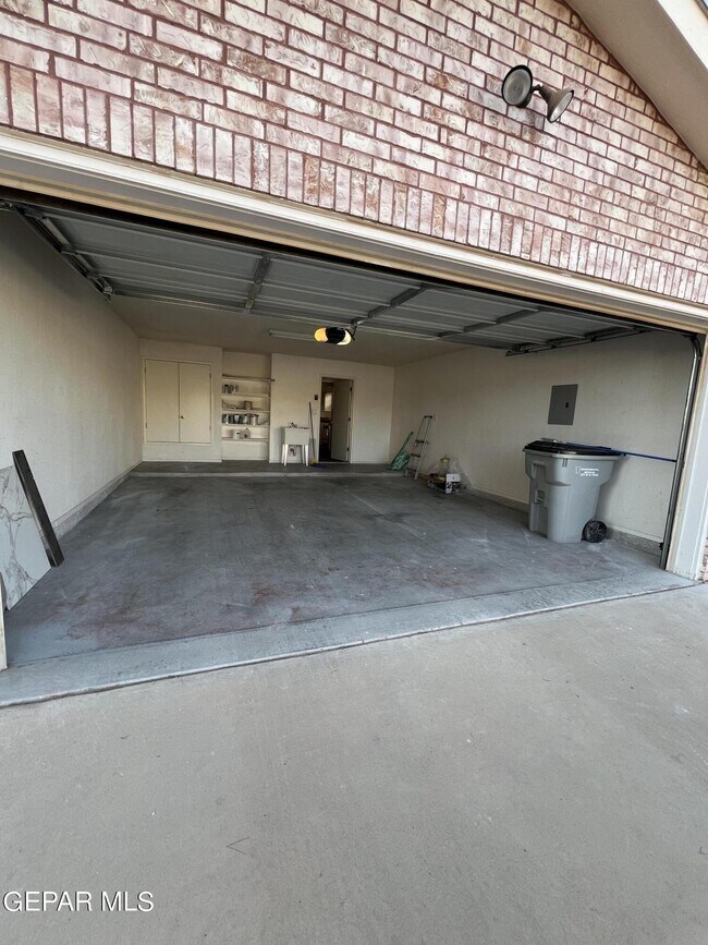 Building Photo - 7115 Oval Rock Dr