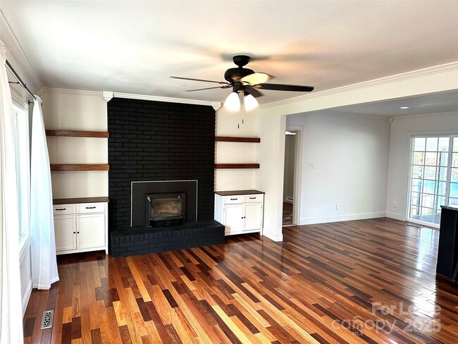 Building Photo - 2054 Hickory Hills Dr