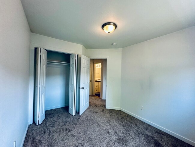 Building Photo - 1280 44th Ave
