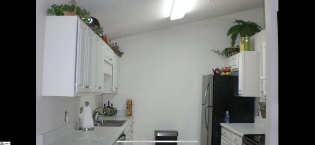 Building Photo - 907 Pelham Square Way