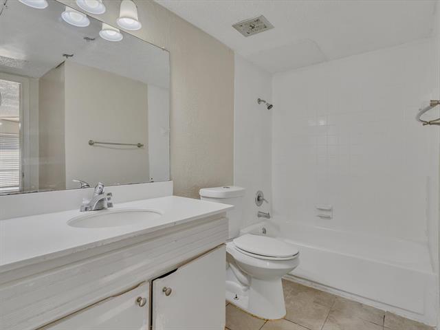 Building Photo - 5053 Ridglea Ln