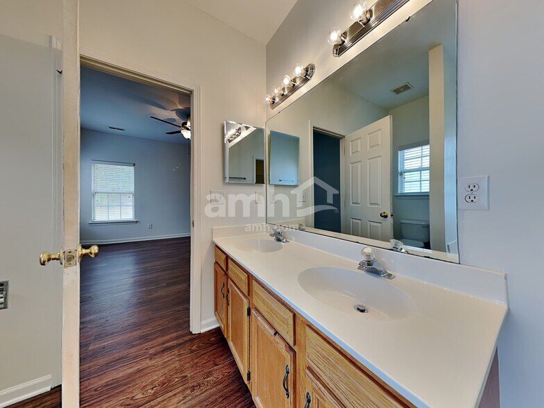 Building Photo - 6736 Reedy Creek Rd