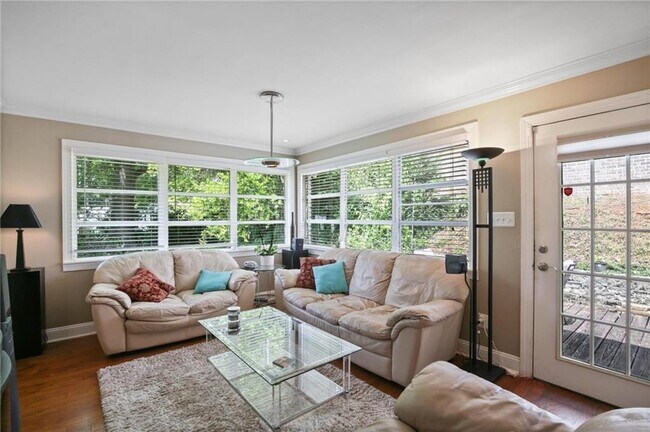 Building Photo - 64 W Belle Isle Rd NE