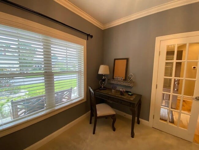 Building Photo - Beautiful Fully Furnished 3 bed 2 bath hom...