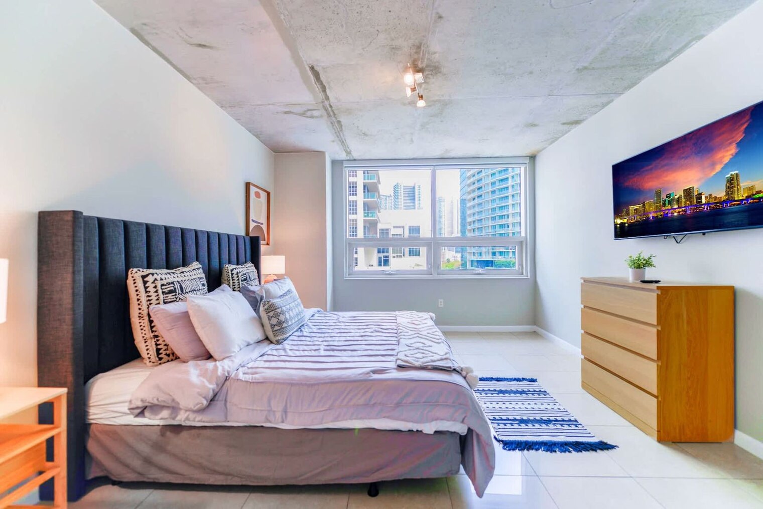 Building Photo - 3250 NE 1st Ave