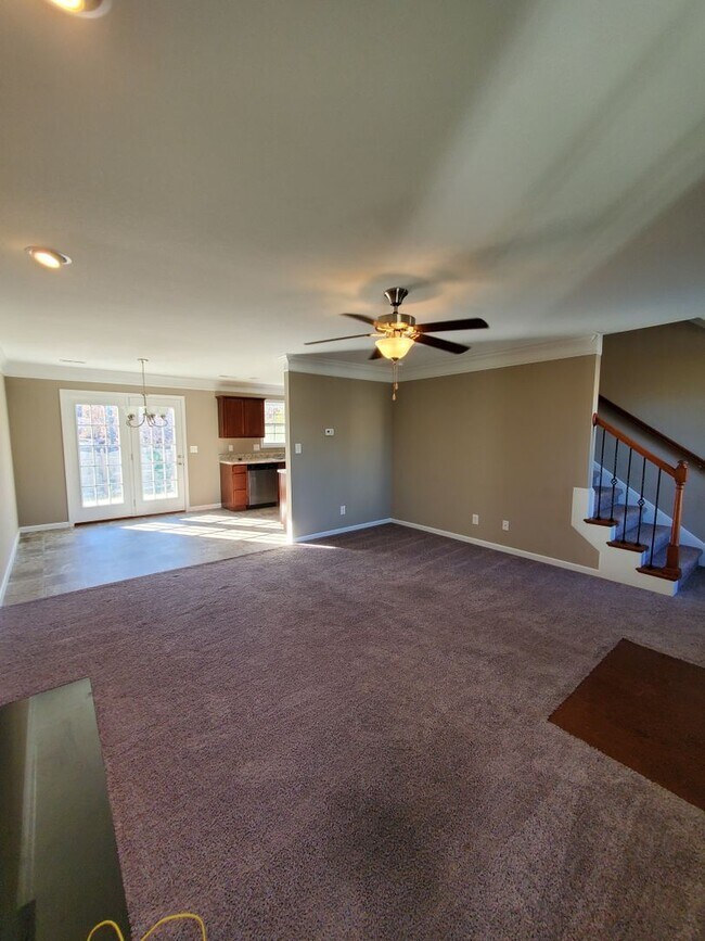 Building Photo - Maryville 37804 - 3 bedroom, 2.5 bath home with fireplace - Call Karen Robertson (865) 454-7626
