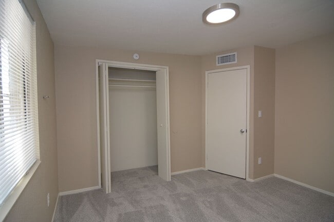 Building Photo - Completely Remodeled 2 Bedroom 1 Bath Dupl...