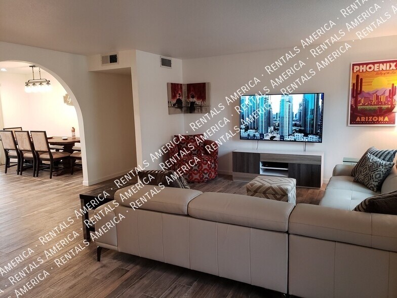 Building Photo - 10626 N 41st St