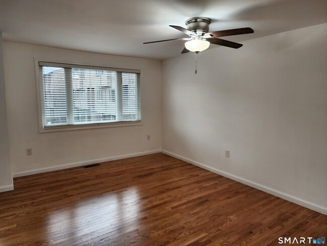 Building Photo - 71 Towne House Rd