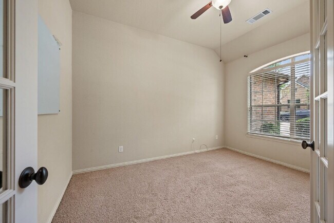 Building Photo - This one checks all the boxes—location, la...