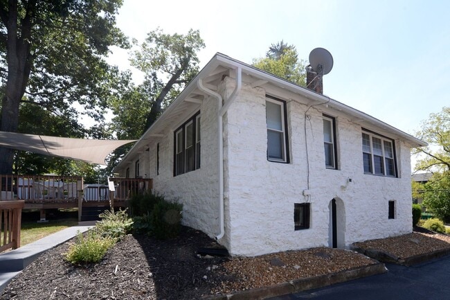 Building Photo - 354 Frieda Ave