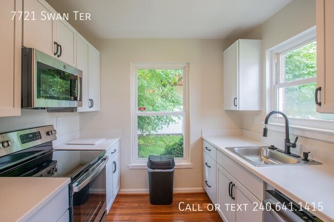 Building Photo - 7721 Swan Terrace
