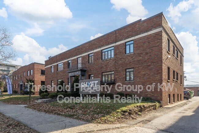 Building Photo - 451 E Town St