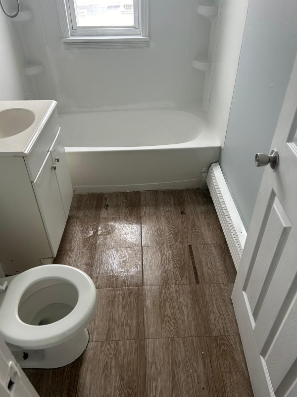 Building Photo - 168 Oak St