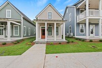 Building Photo - Like New! 2 bedroom 2 bathroom cottage sty...
