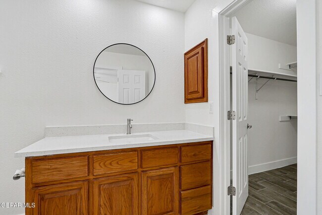 Building Photo - 7235 Royal Arms Dr