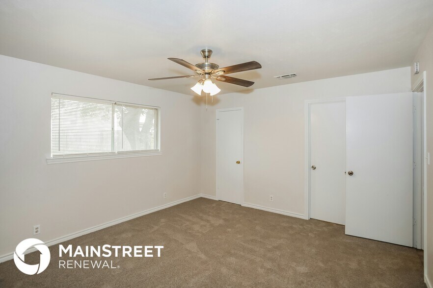 Building Photo - 512 Pine Bluff Dr