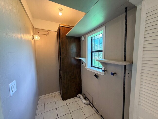 Building Photo - 3402 Cochran St
