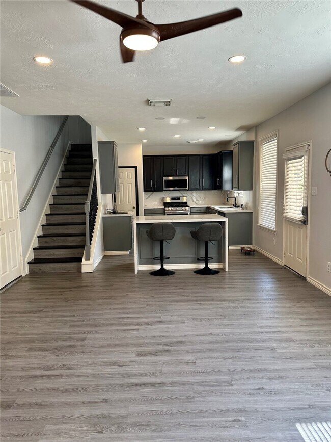 Building Photo - 9102 Rolling Rapids Rd